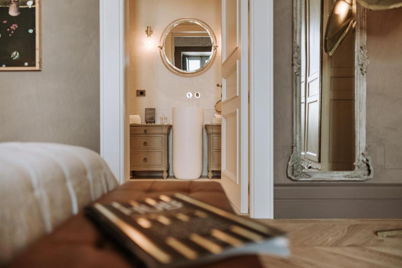 Paragon 700 Boutique & Hotel