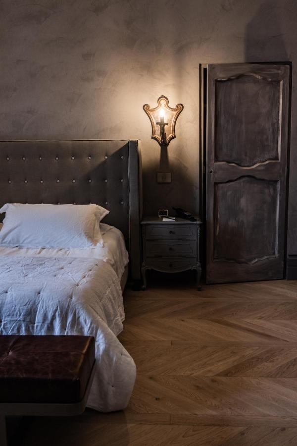 Paragon 700 Boutique & Hotel